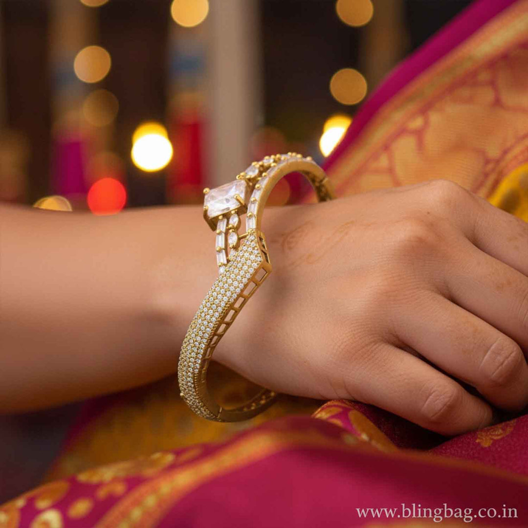 Golden Emilye Victorian Bracelet