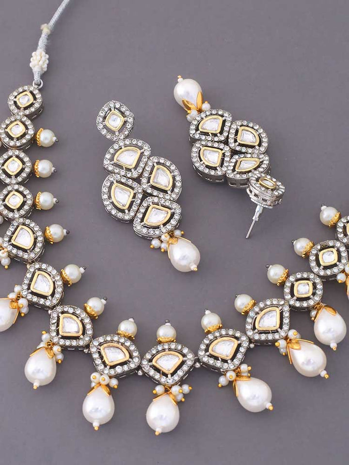 Ivory Vidha Jewellery Set
