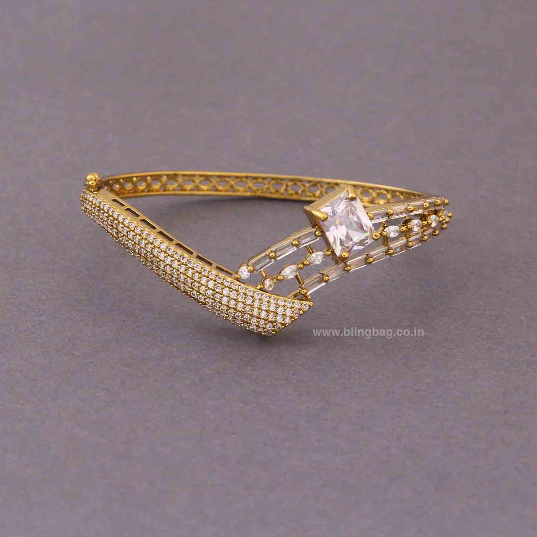 Golden Emilye Victorian Bracelet