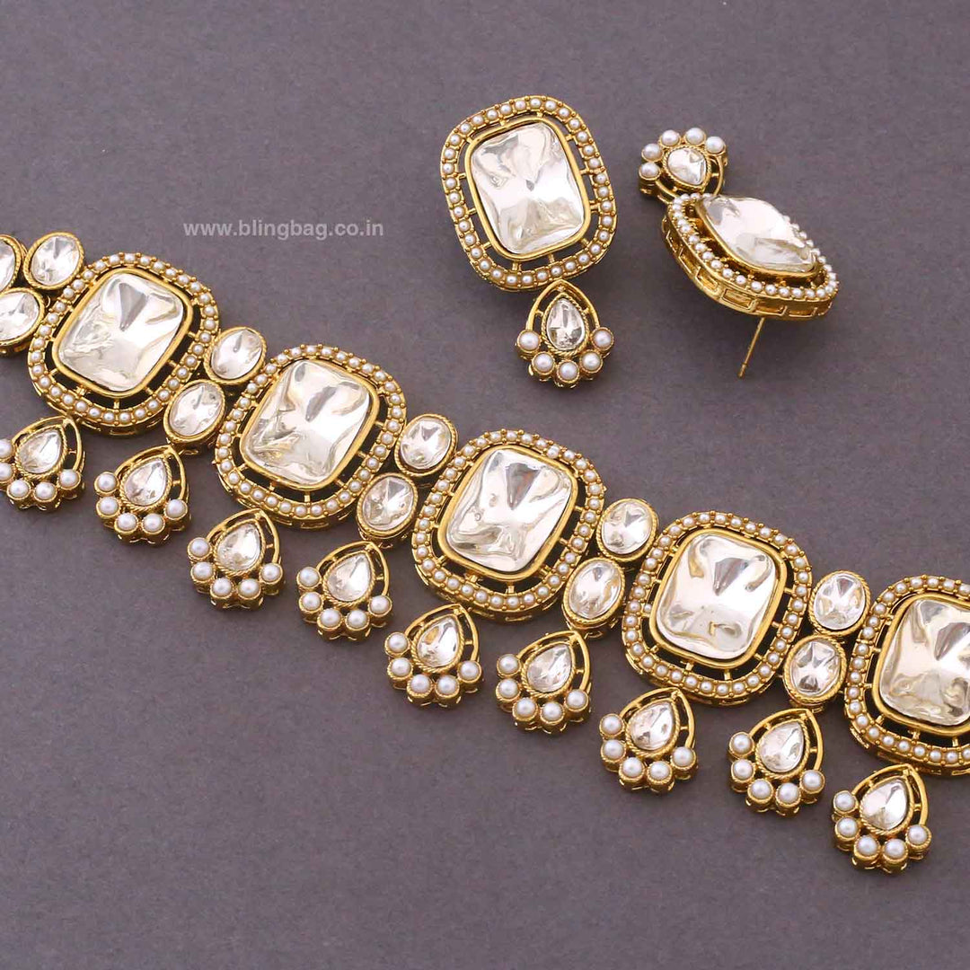 Golden Asmina Kundan Jewellery Set