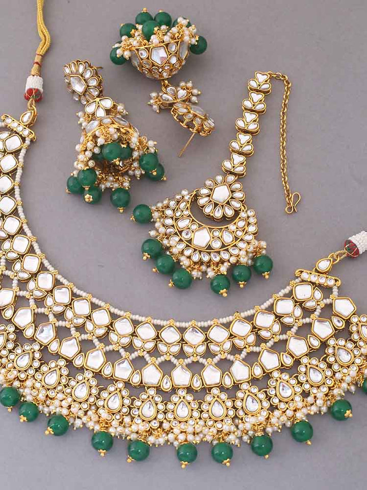 Emerald Abhaya Kundan Jewellery Set