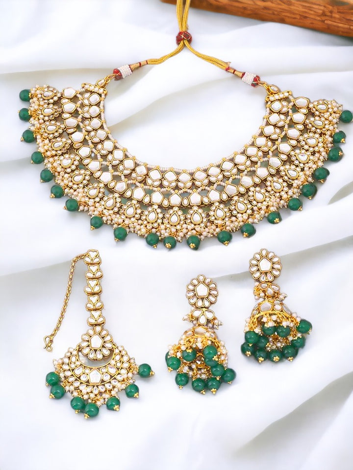 Emerald Abhaya Kundan Jewellery Set