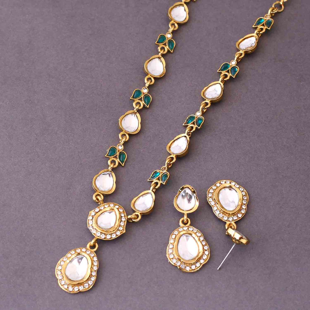 Emerald Ambikaa Kundan Jewellery Set
