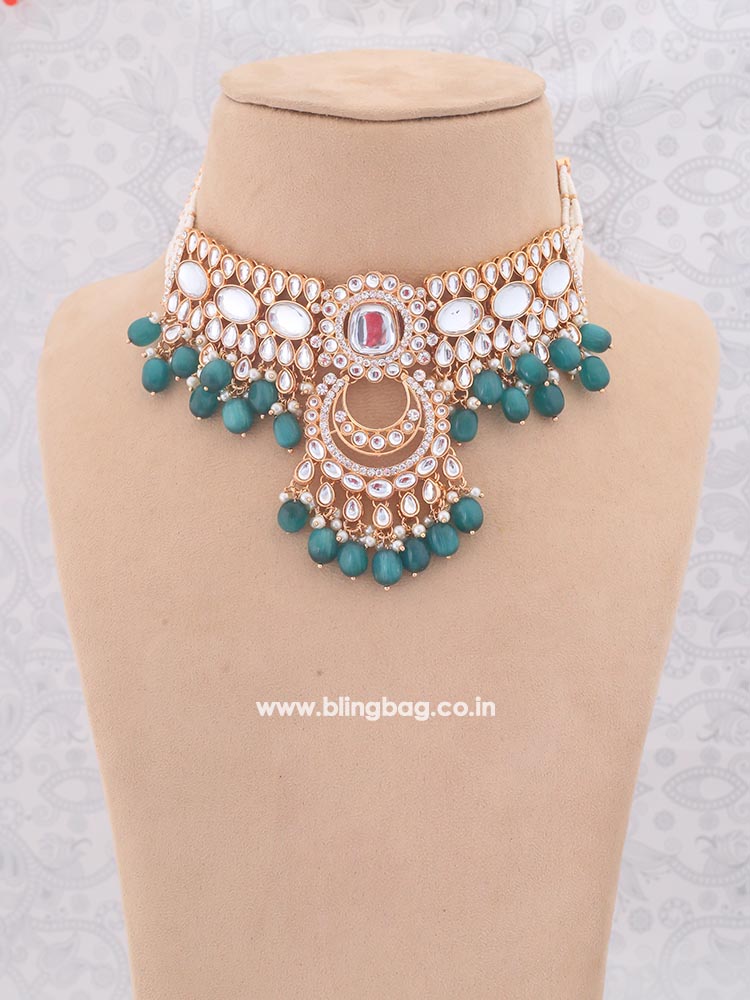 Emerald Arpani Kundan Jewellery Set