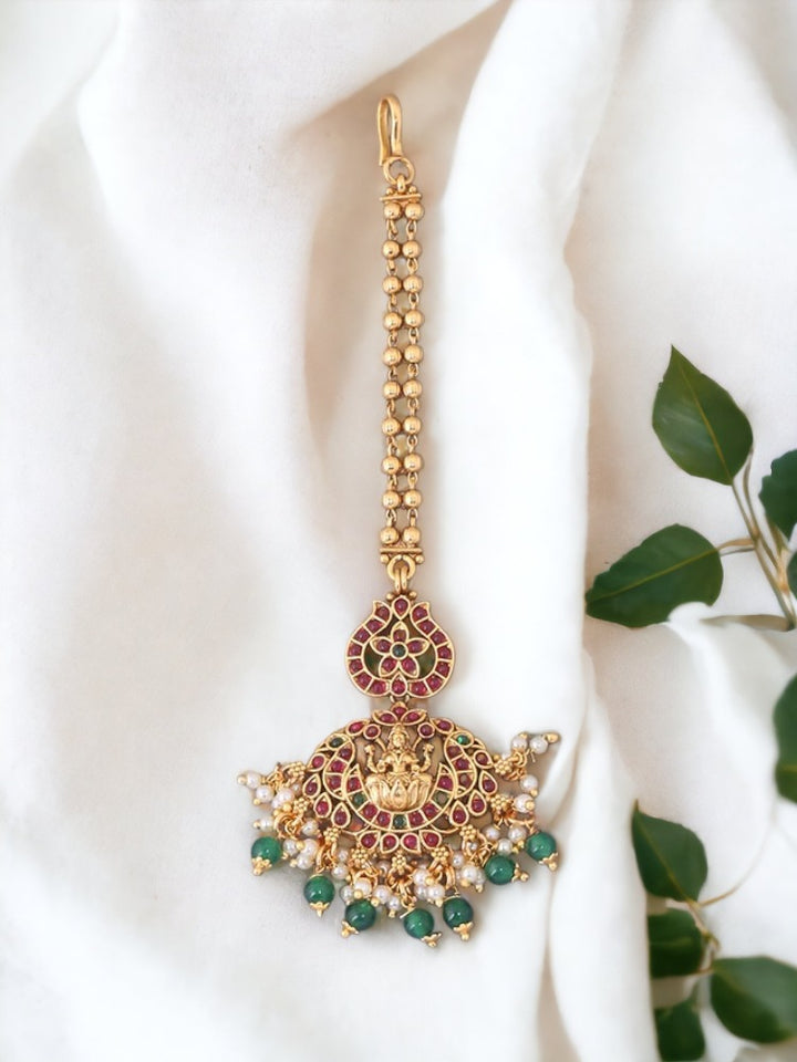 Emerald Avyukta Temple Maang Tikka