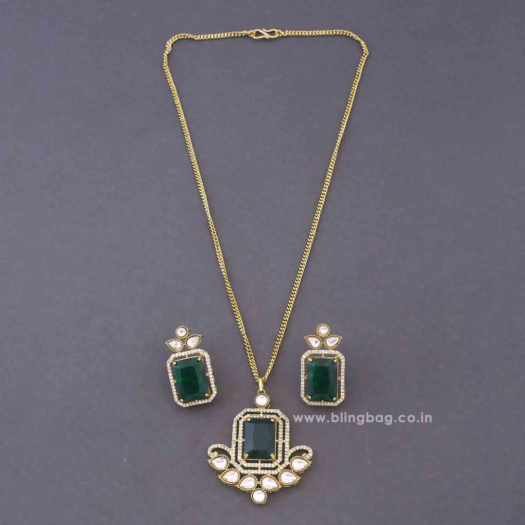 Emerald Belliora Pendant Set