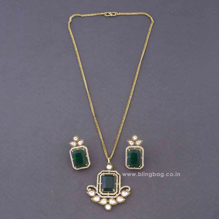 Emerald Belliora Pendant Set