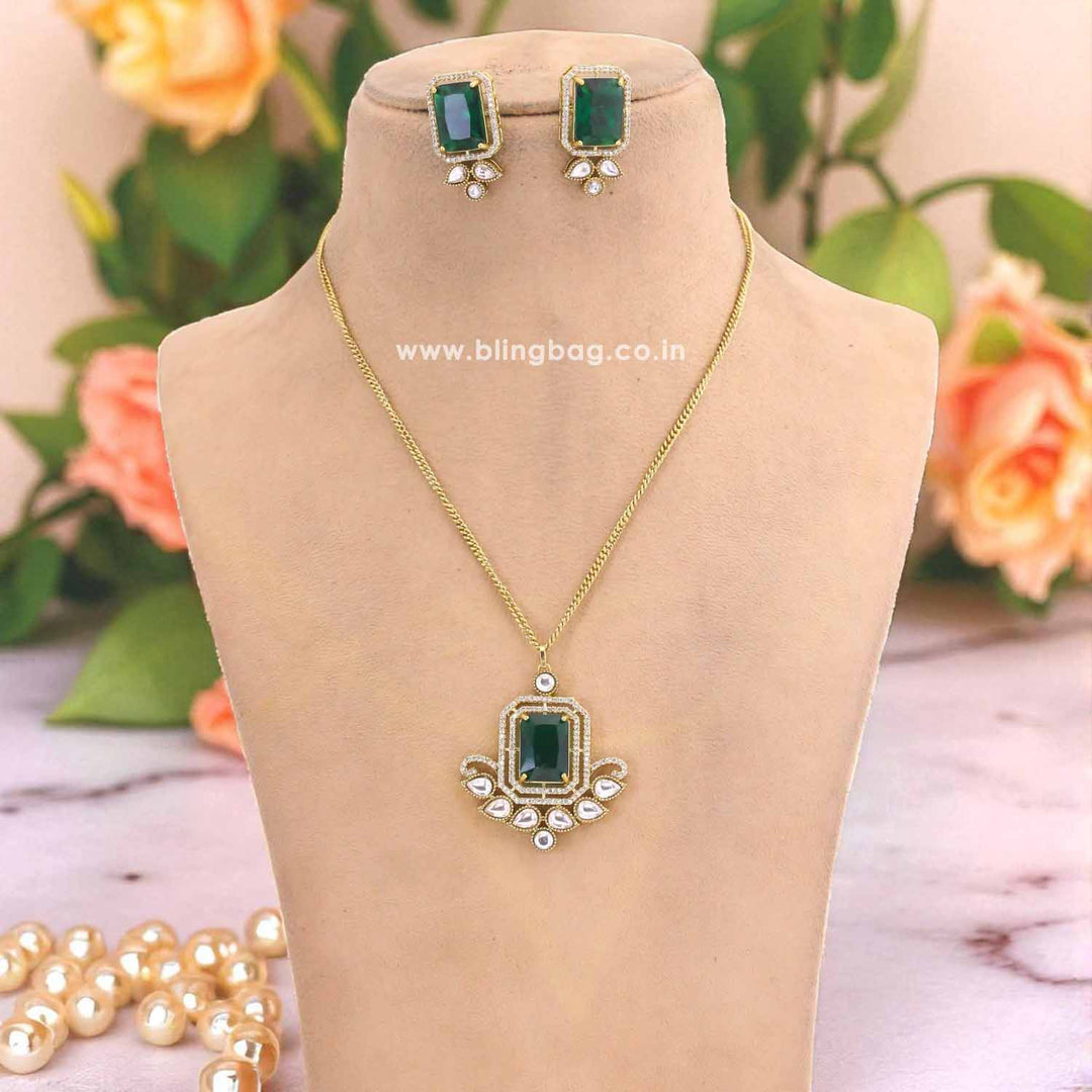 Emerald Belliora Pendant Set
