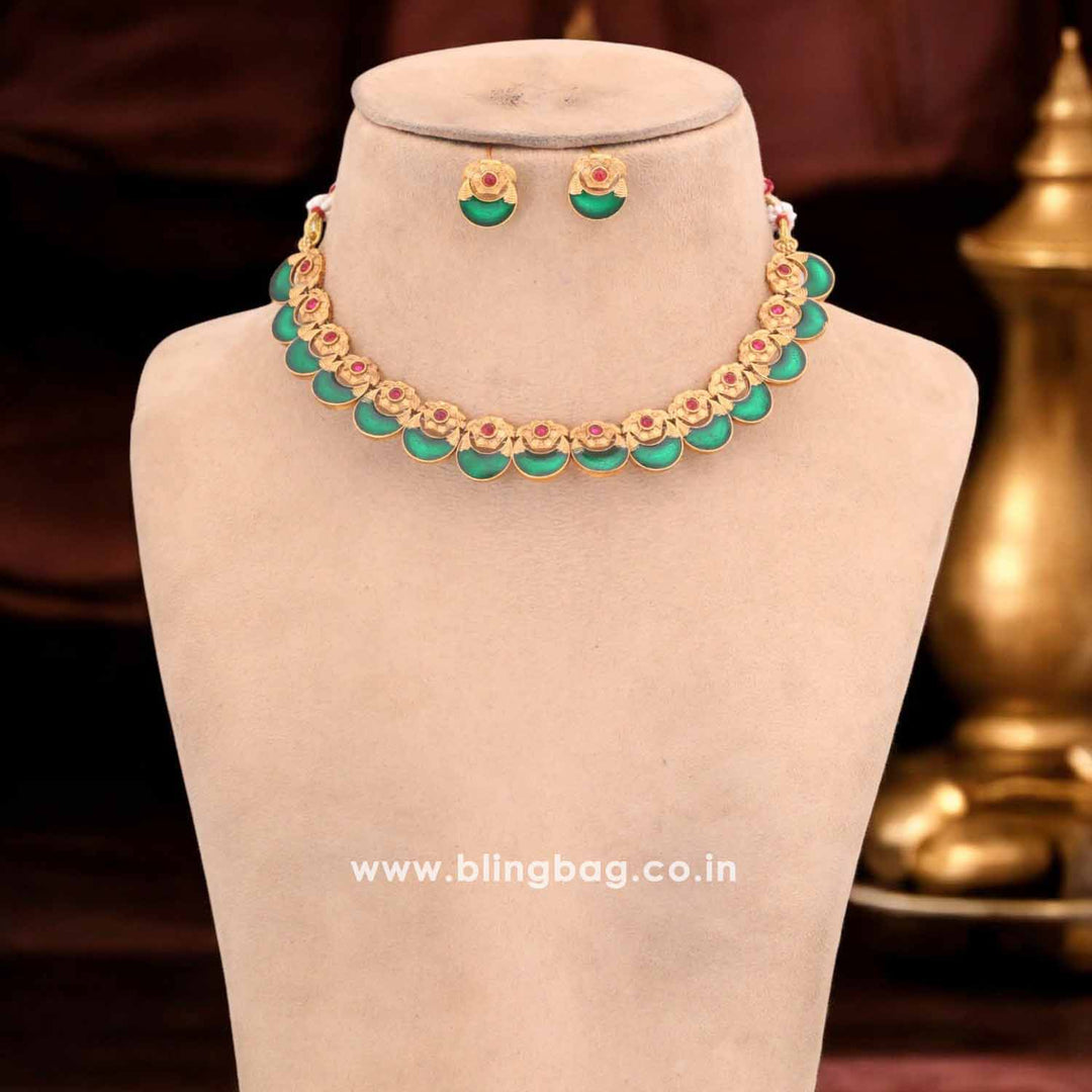 Emerald Bindi Antique Jewellery Set - New Arrival