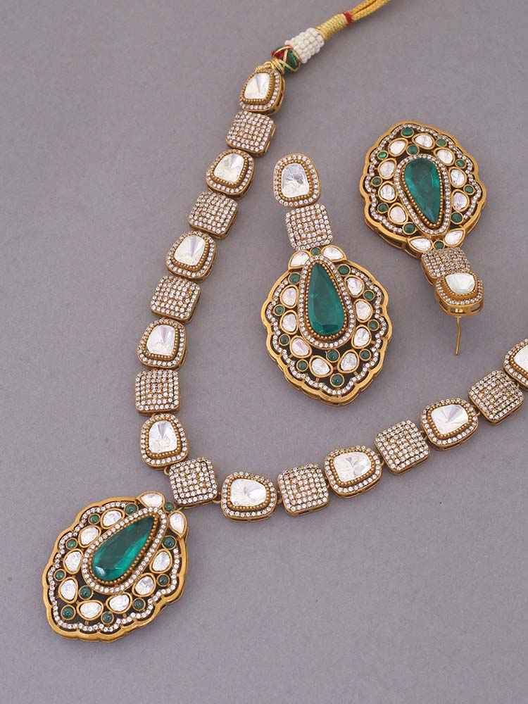 Emerald Blathnaid Jewellery Set