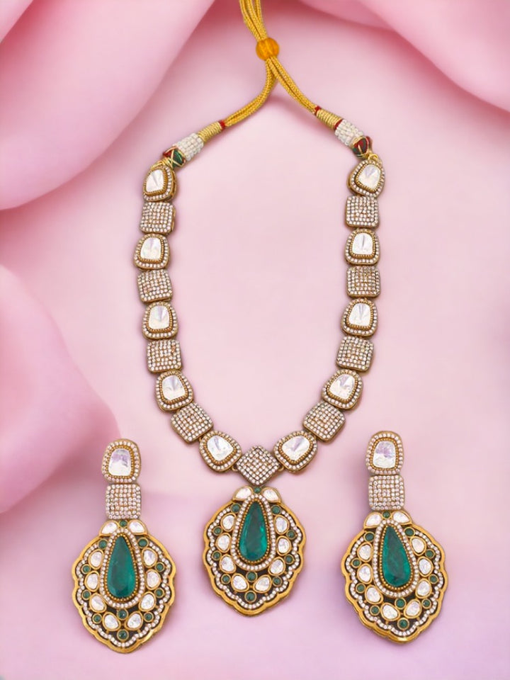 Emerald Blathnaid Jewellery Set