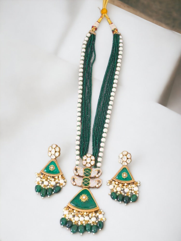 Emerald Caoimhe Kundan Jewellery Set