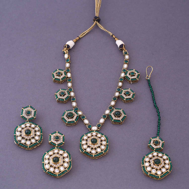 Emerald Caroliya Kundan Jewellery Set