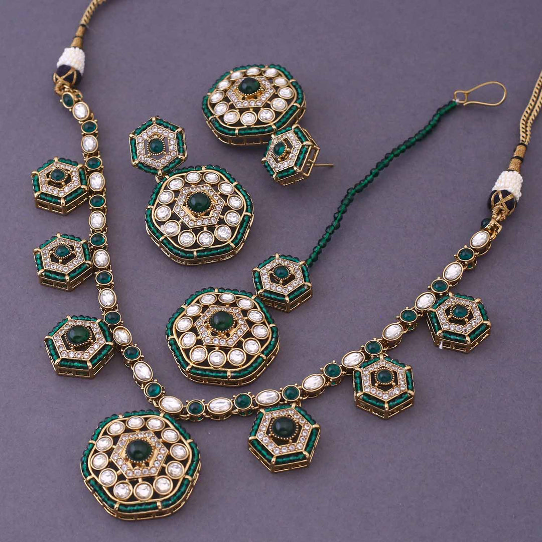 Emerald Caroliya Kundan Jewellery Set