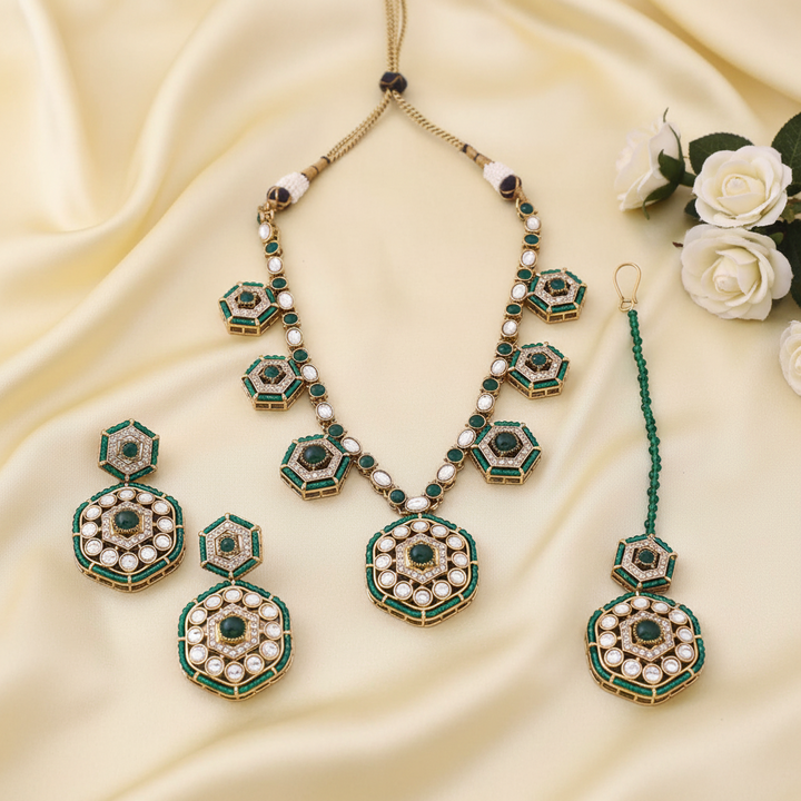 Emerald Caroliya Kundan Jewellery Set