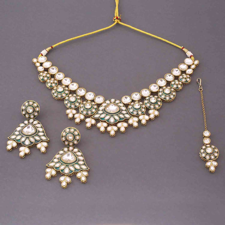 Emerald Chaitanya Kundan Jewellery Set