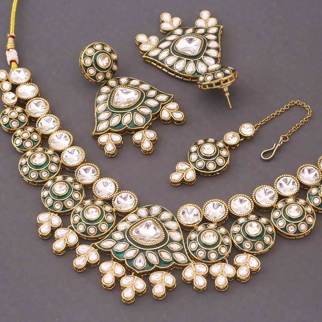 Emerald Chaitanya Kundan Jewellery Set