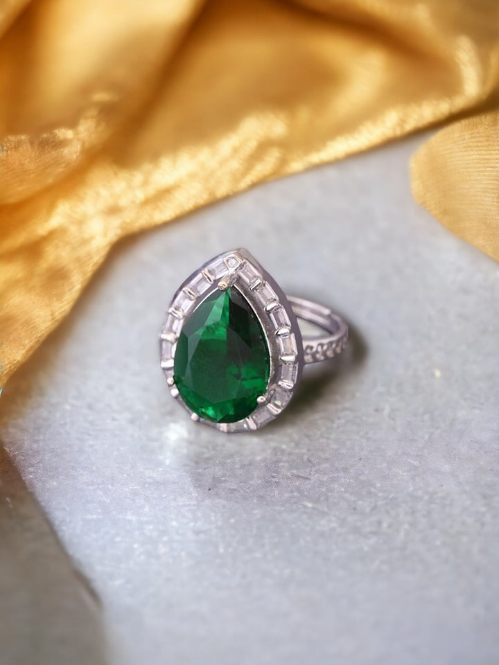 Emerald Dafni Adjustable Ring