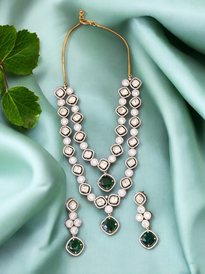 Emerald Daiko Victorian Jewellery Set