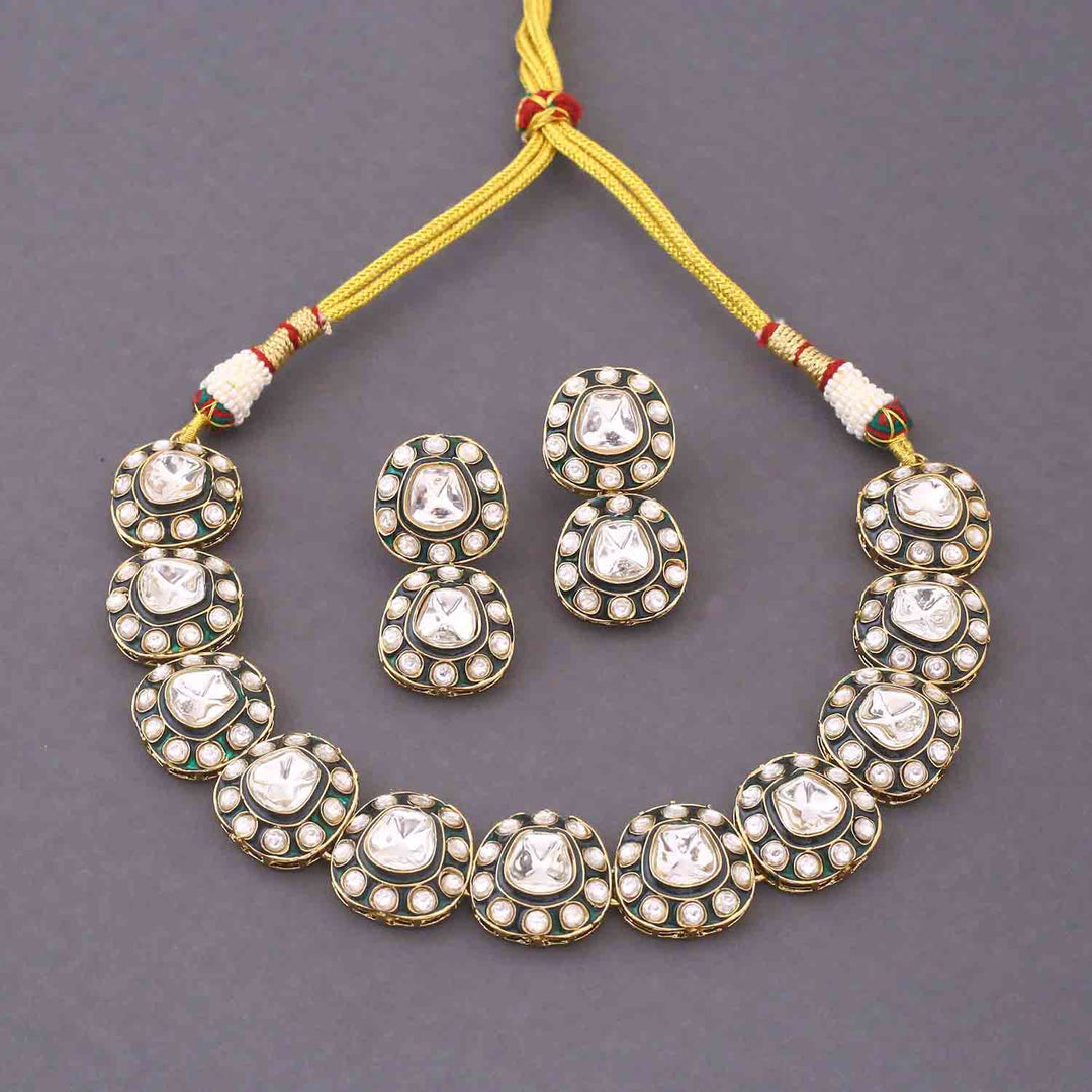 Emerald Dhatri Kundan Jewellery Set