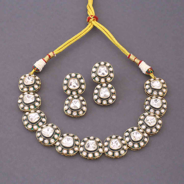 Emerald Dhatri Kundan Jewellery Set