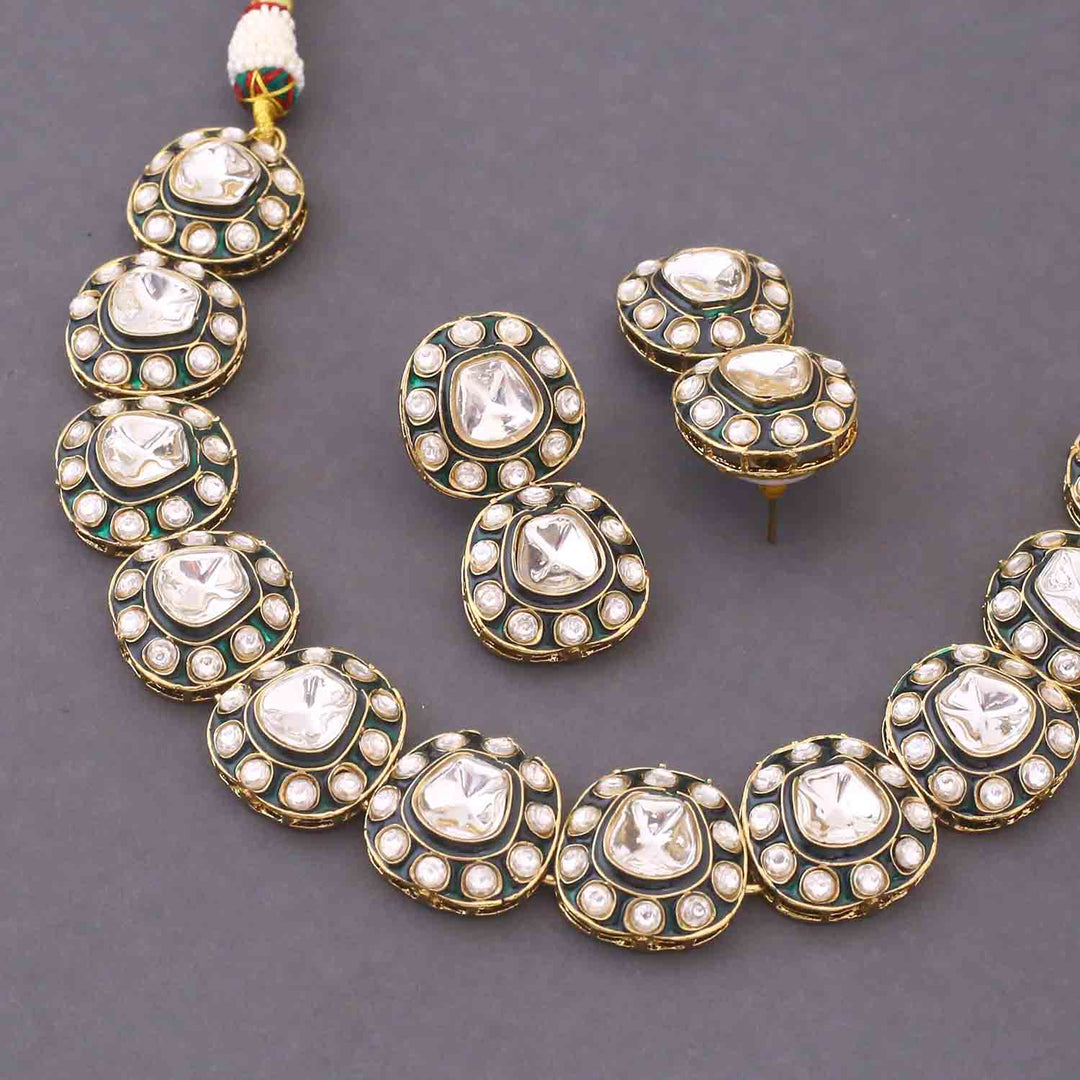Emerald Dhatri Kundan Jewellery Set