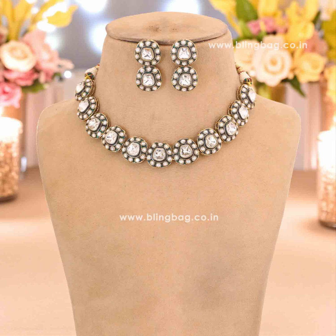 Emerald Dhatri Kundan Jewellery Set