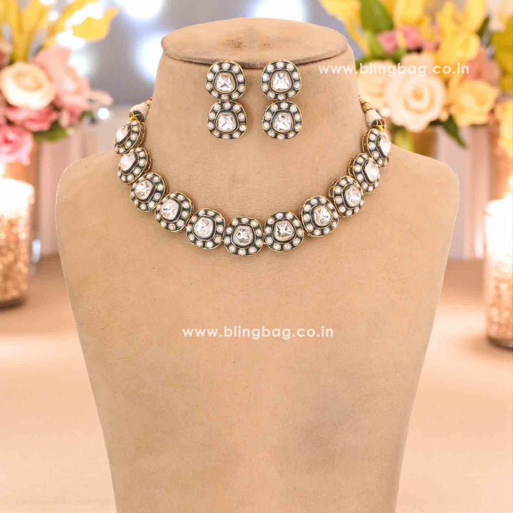 Emerald Dhatri Kundan Jewellery Set