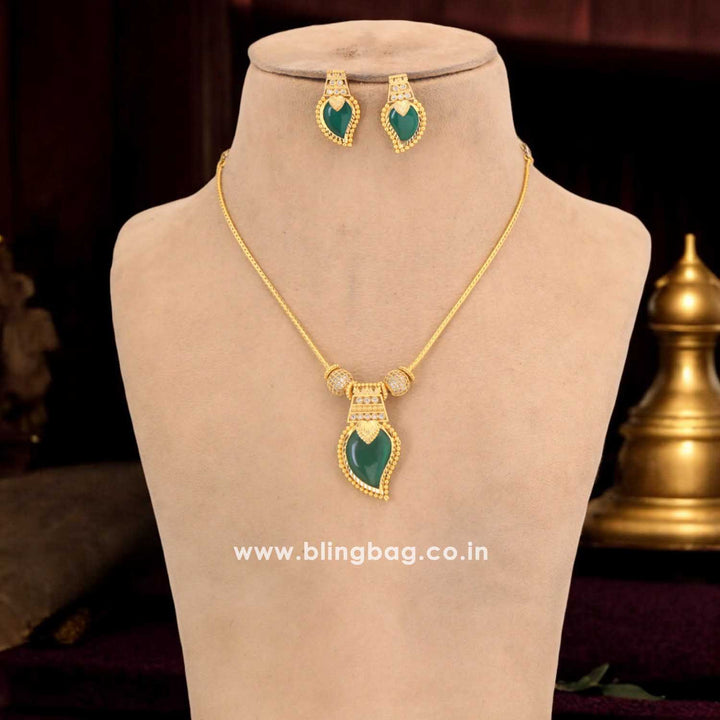 Emerald Evhara Antique Pendant Set - New Arrival