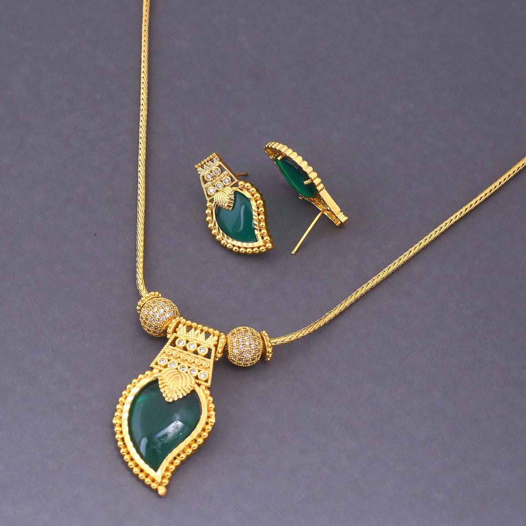 Emerald Evhara Antique Pendant Set - New Arrival