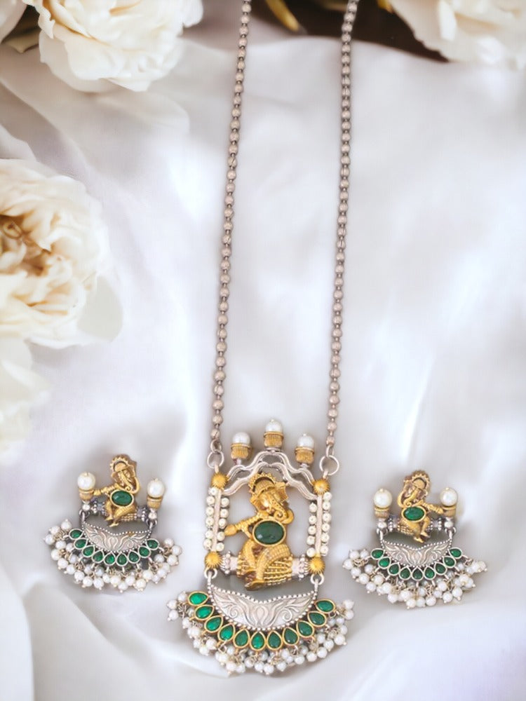 Emerald Gajendra Jewellery Set