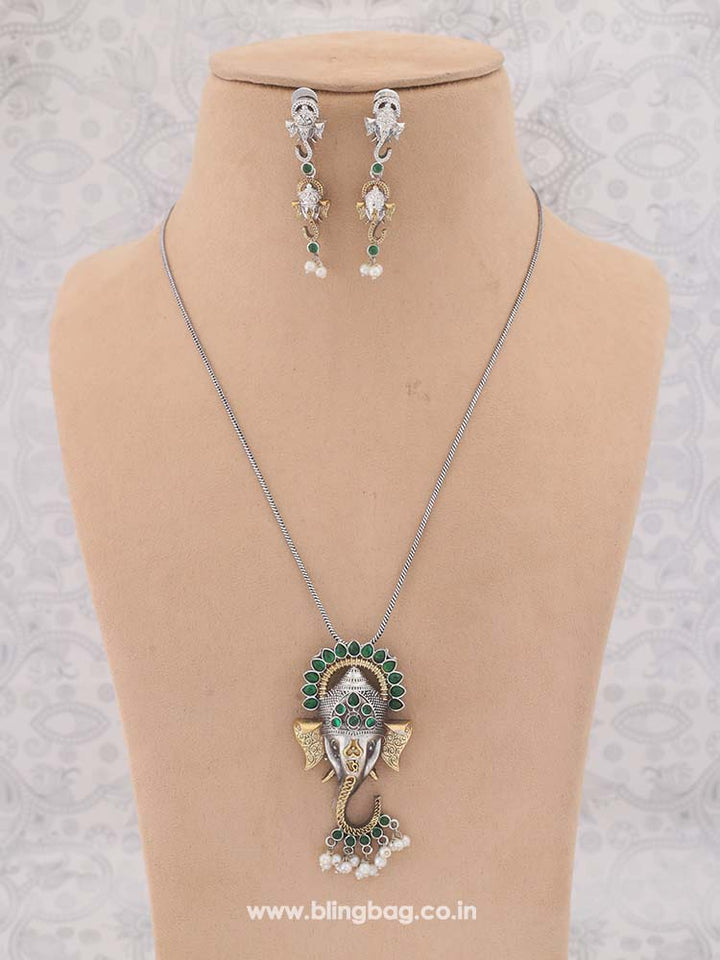 Emerald Gajmukh Jewellery Set