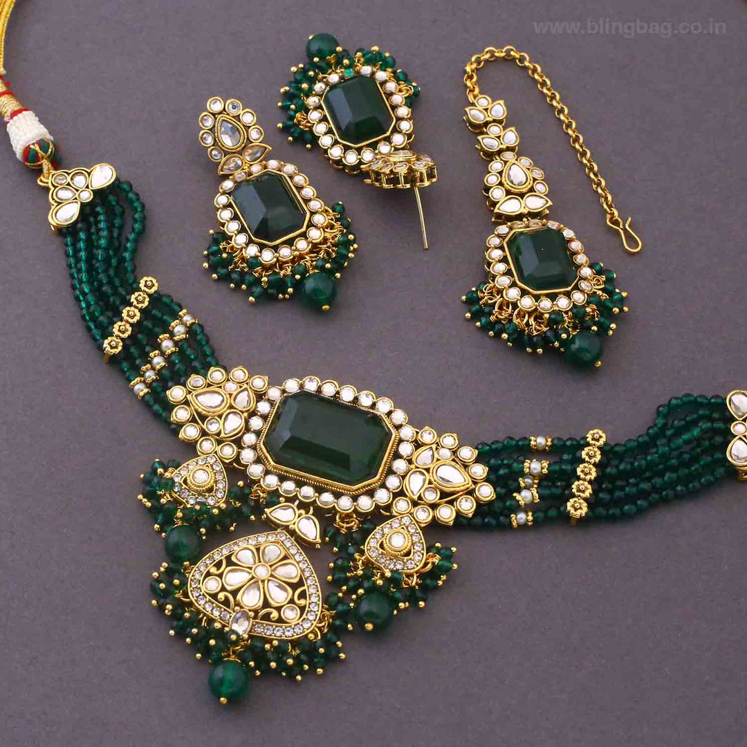 Emerald Gayatri Kundan Jewellery Set
