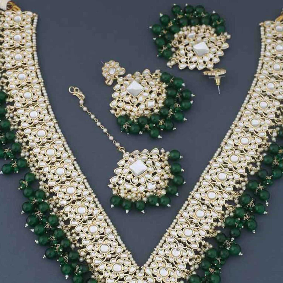 Emerald Gracia Kundan Jewellery Set