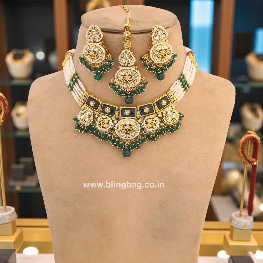 Emerald Gyanada Kundan Jewellery Set