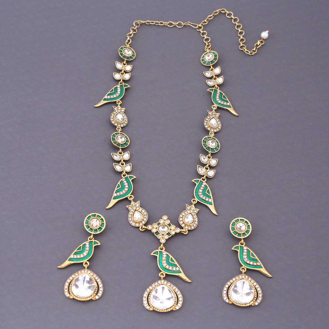 Emerald Harley Kundan Jewellery Set