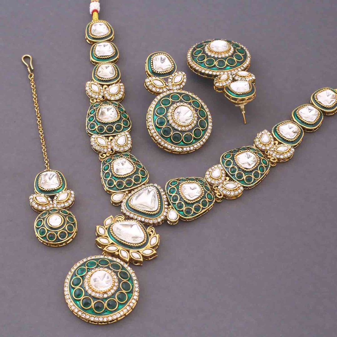 Emerald Hithika Kundan Jewellery Set