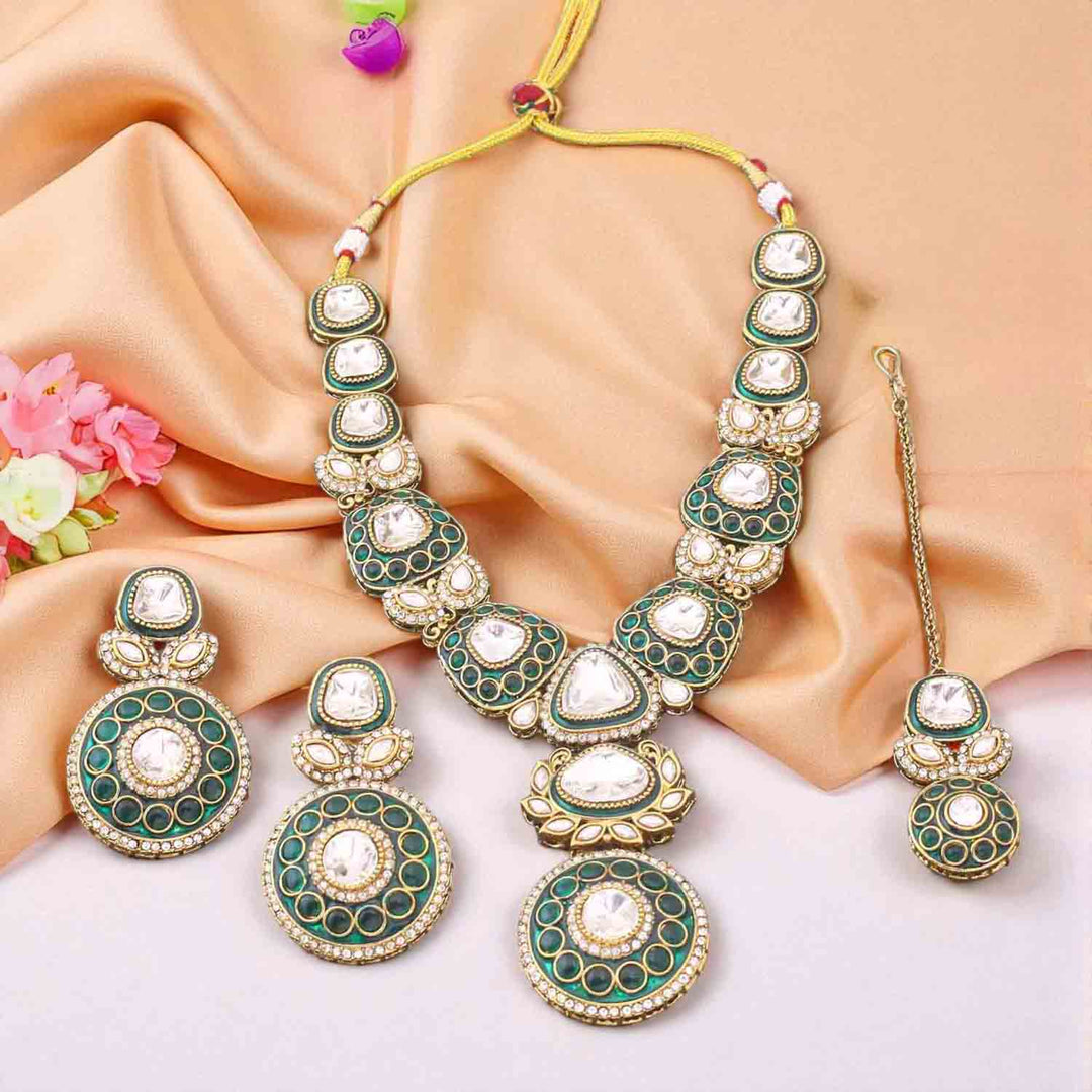 Emerald Hithika Kundan Jewellery Set