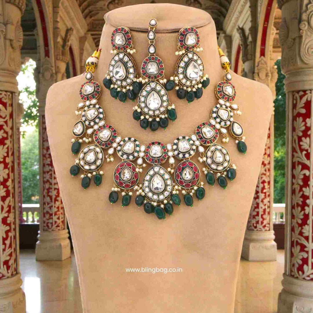 Emerald Hoormi Kundan Jewellery Set