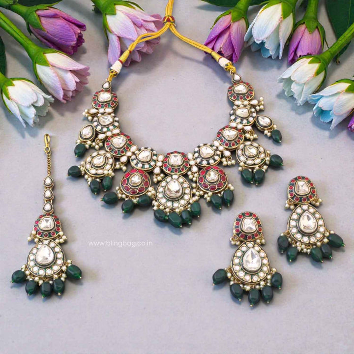 Emerald Hoormi Kundan Jewellery Set