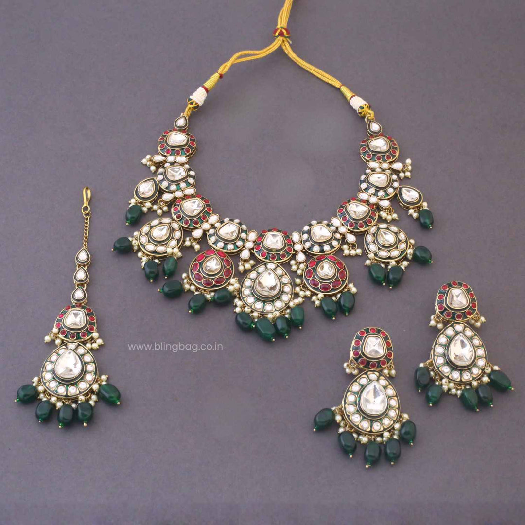 Emerald Hoormi Kundan Jewellery Set