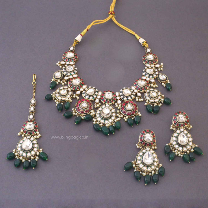Emerald Hoormi Kundan Jewellery Set