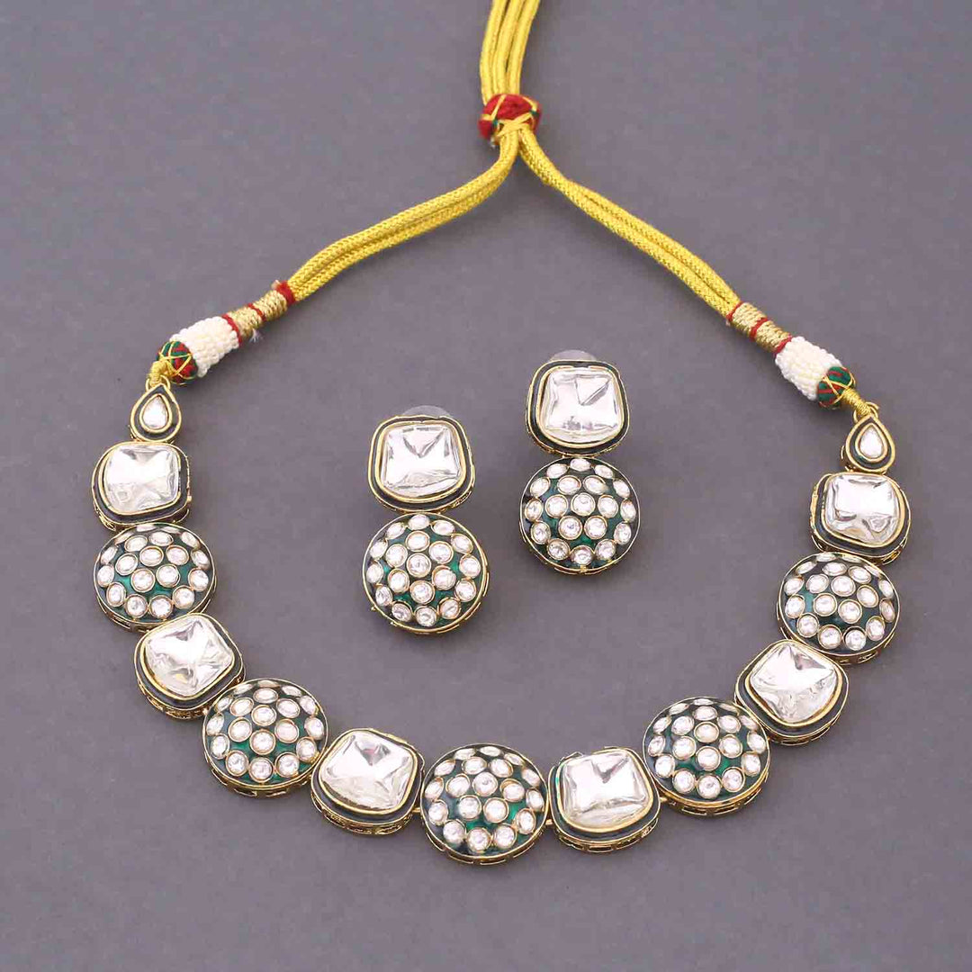 Emerald Hrishita Kundan Jewellery Set