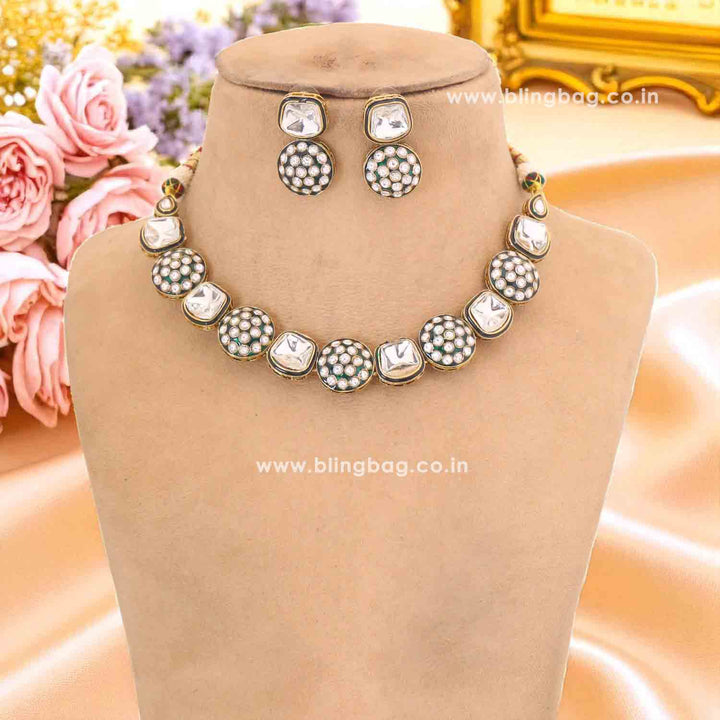 Emerald Hrishita Kundan Jewellery Set