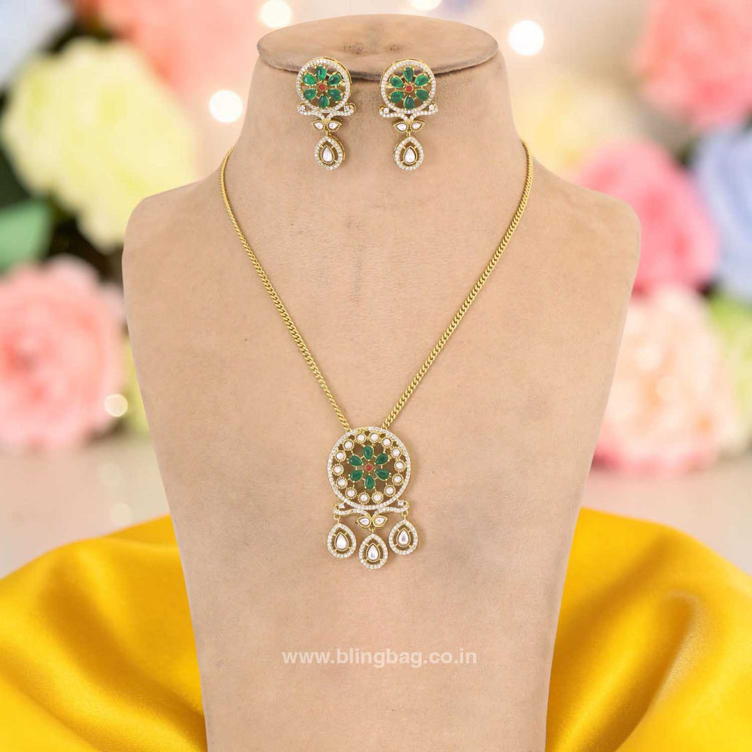 Emerald Isalyn Pendant Set