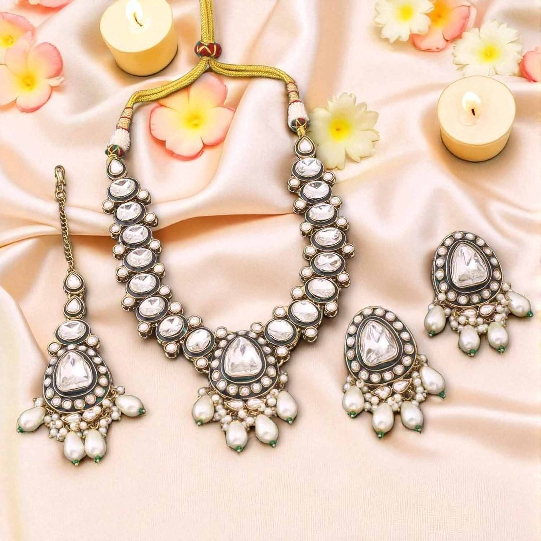 Emerald Janisha Kundan Jewellery Set