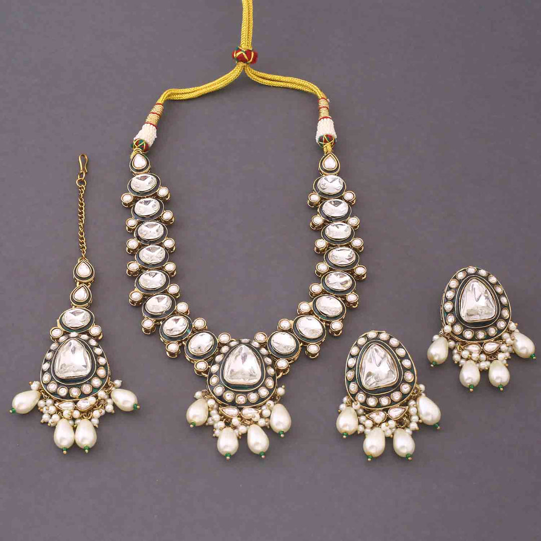 Emerald Janisha Kundan Jewellery Set