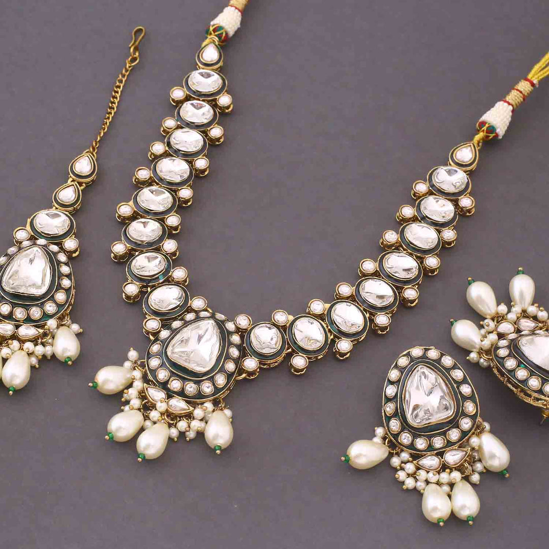 Emerald Janisha Kundan Jewellery Set