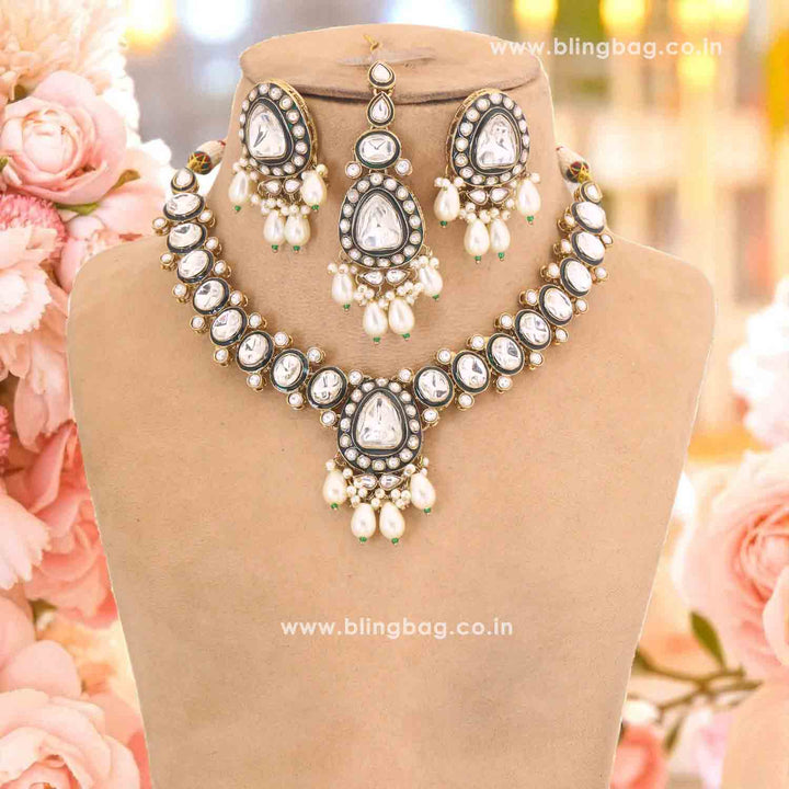 Emerald Janisha Kundan Jewellery Set