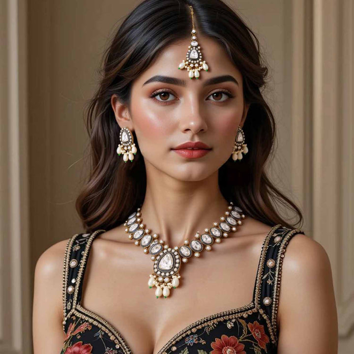Emerald Janisha Kundan Jewellery Set